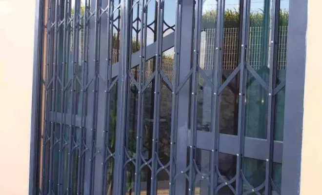 Grille extensible pour porte d'entrée, Saint-Denis, MAXIDOR